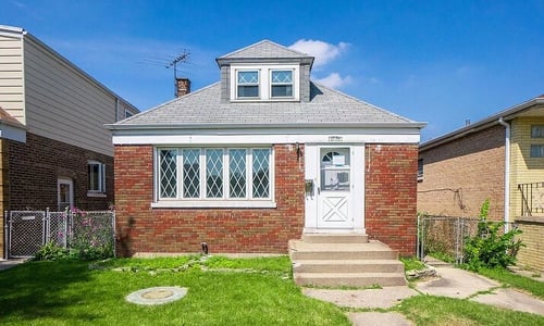 Don't Miss This Property in Chicago, IL!