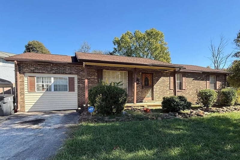 Take A Look At This Property in Knoxville, TN!